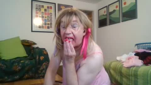 Snapshot of slutsissy17172 chatting on 07.18.26 slutsissy17172 online show from 07.18.26