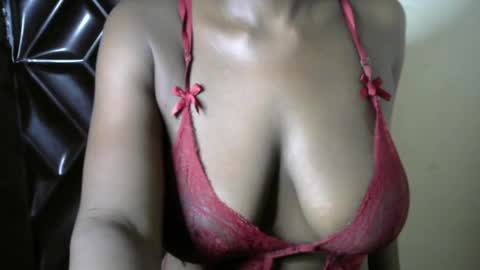 Snapshot of sluttx_choco chatting on 05.17.26 sluttx_choco online show from 05.17.26