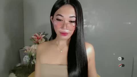 Snapshot of slutty_shanin chatting on 01.14.25 SHANIN online show from 01.14.25