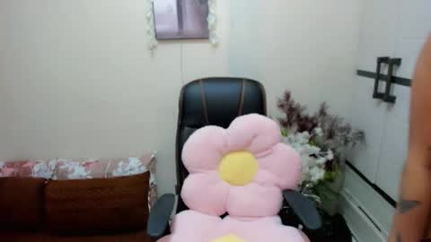 Snapshot of slutty_shanin chatting on 10.20.25 SHANIN online show from 10.20.25
