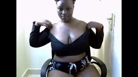 Snapshot of sluttydevil6 chatting on 01.08.25 sluttydevil6 online show from 01.08.25