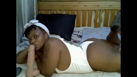 Snapshot of sluttydevil6 chatting on 09.15.25 sluttydevil6 online show from 09.15.25