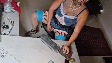 Snapshot of sluttygina1 chatting on 06.19.26 sluttygina1 online show from 06.19.26