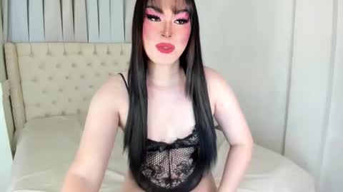 Snapshot of sluttymiafox chatting on 02.25.26 mia online show from 02.25.26