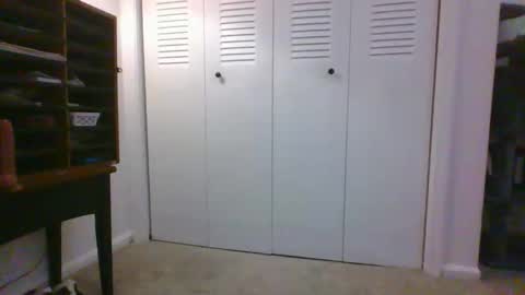 Snapshot of sluttymommie chatting on 10.27.25 Alwaysthirsty online show from 10.27.25