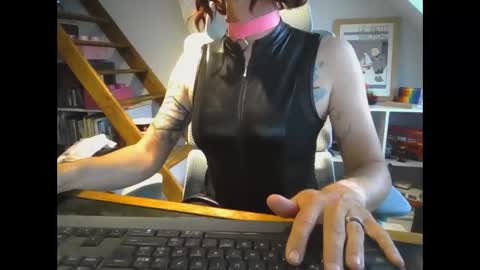 Snapshot of sluttytoy83 chatting on 05.04.26 sluttytoy83 online show from 05.04.26