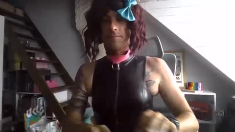 Snapshot of sluttytoy83 chatting on 06.01.26 sluttytoy83 online show from 06.01.26