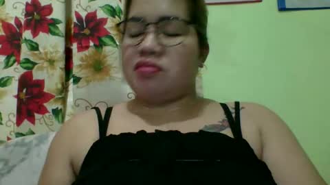 Snapshot of small_boobs59 chatting on 11.12.25 Lovewella online show from 11.12.25