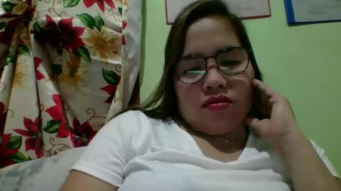 Snapshot of small_boobs59 chatting on 11.22.25 Lovewella online show from 11.22.25