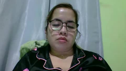 Snapshot of small_boobs59 chatting on 12.18.25 Lovewella online show from 12.18.25