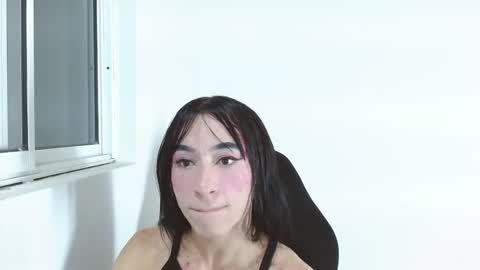 Small Hot19 online show from 11.14.25