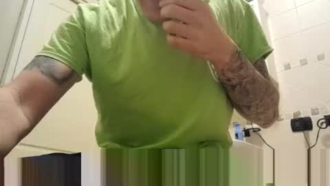 Snapshot of smallone8825 chatting on 09.25.25 smallone8825 online show from 09.25.25