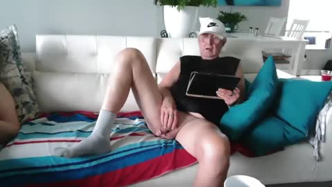 Snapshot of smallpenisbigtongue chatting on 05.28.26 Daddy online show from 05.28.26