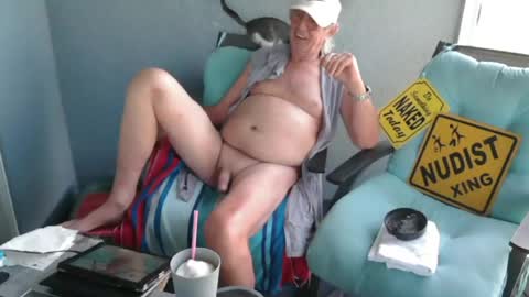 Snapshot of smallpenisbigtongue chatting on 07.12.26 Daddy online show from 07.12.26