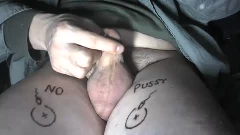 Snapshot of smallpenismwm chatting on 12.21.24 pussyfree4eva online show from 12.21.24