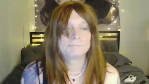 Snapshot of smashingsamantha chatting on 10.05.25 SmashingSamantha online show from 10.05.25