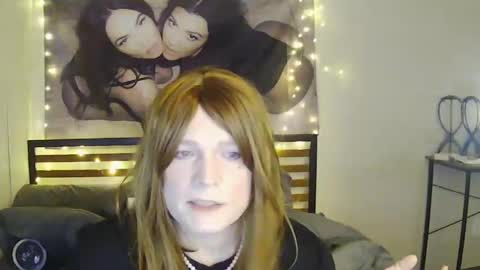 Snapshot of smashingsamantha chatting on 10.08.25 SmashingSamantha online show from 10.08.25