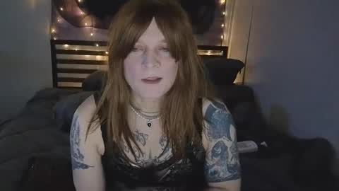 Snapshot of smashingsamantha chatting on 10.22.25 SmashingSamantha online show from 10.22.25