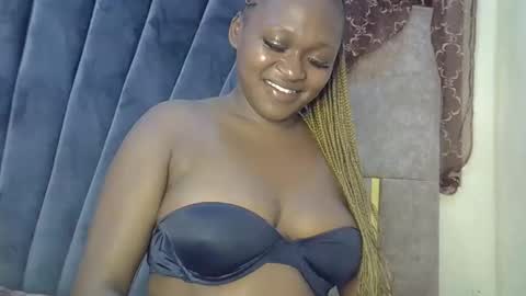 Snapshot of smiley_berry chatting on 10.05.25 smiley_berry online show from 10.05.25