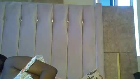 Snapshot of smiley_berry chatting on 10.27.25 smiley_berry online show from 10.27.25