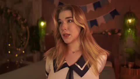 Mia online show from 09.28.25