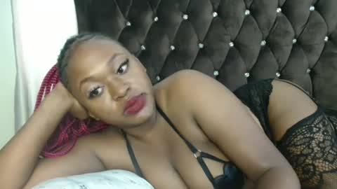 Snapshot of smileyberry_lilly chatting on 02.14.26 lilly online show from 02.14.26