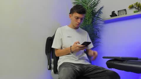Snapshot of smitgrey chatting on 12.05.24 SMIT  online show from 12.05.24