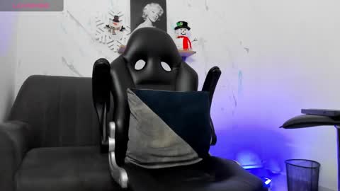 Snapshot of smitgrey chatting on 01.12.25 SMIT  online show from 01.12.25