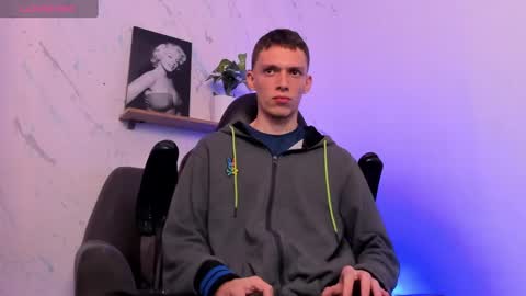 Snapshot of smitgrey chatting on 02.11.25 SMIT  online show from 02.11.25