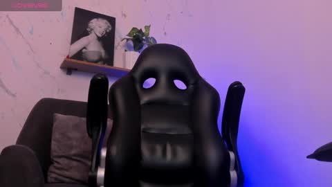 Snapshot of smitgrey chatting on 02.18.25 SMIT  online show from 02.18.25
