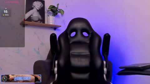 Snapshot of smitgrey chatting on 03.06.25 SMIT  online show from 03.06.25