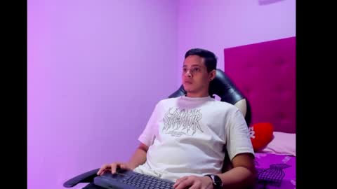 Snapshot of smith_taylor7 chatting on 01.12.25 smith_taylor7 online show from 01.12.25