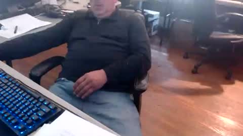 Snapshot of smly chatting on 06.19.26 smly online show from 06.19.26