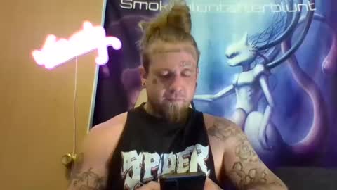 Snapshot of smokebluntafterblunt chatting on 05.28.26 smoke online show from 05.28.26