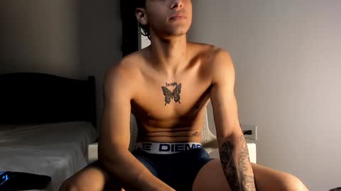 Snapshot of snakebutterfly chatting on 01.03.25 snakebutterfly online show from 01.03.25