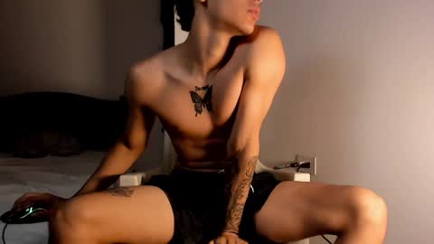 Snapshot of snakebutterfly chatting on 01.04.25 snakebutterfly online show from 01.04.25