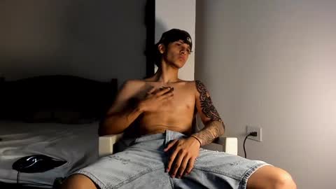 Snapshot of snakebutterfly chatting on 01.09.25 snakebutterfly online show from 01.09.25