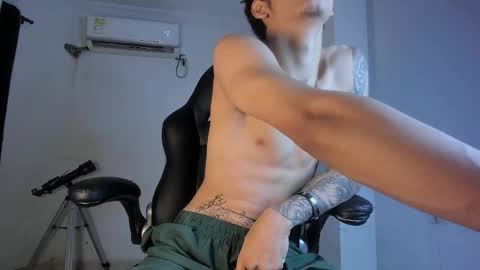 Snapshot of snakebutterfly chatting on 09.19.25 snakebutterfly online show from 09.19.25