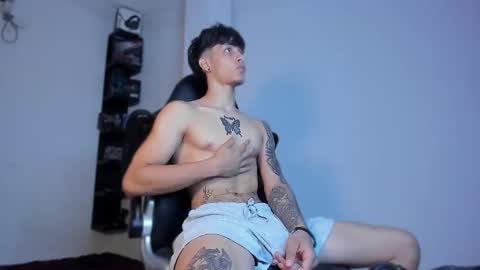 Snapshot of snakebutterfly chatting on 09.29.25 snakebutterfly online show from 09.29.25