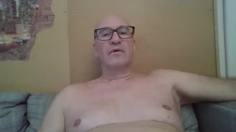 Snapshot of sneakerboy18 chatting on 09.21.25 sneakerboy18 online show from 09.21.25