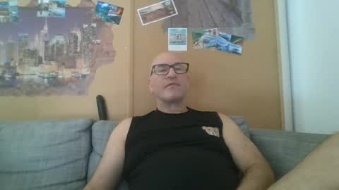 Snapshot of sneakerboy18 chatting on 06.14.26 sneakerboy18 online show from 06.14.26