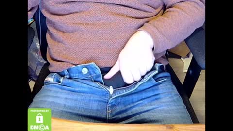 Snapshot of sneakybill82 chatting on 12.17.24 Sneakybill online show from 12.17.24