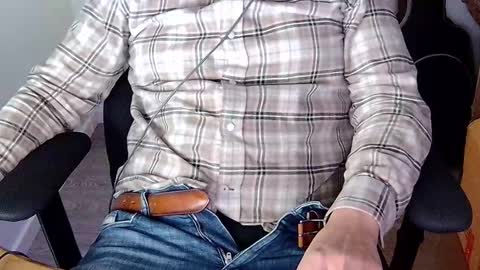 Snapshot of sneakybill82 chatting on 10.21.25 Sneakybill online show from 10.21.25