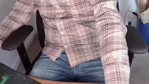 Snapshot of sneakybill82 chatting on 11.19.25 Sneakybill online show from 11.19.25