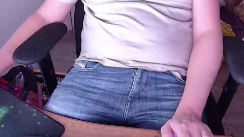 Snapshot of sneakybill82 chatting on 11.24.25 Sneakybill online show from 11.24.25