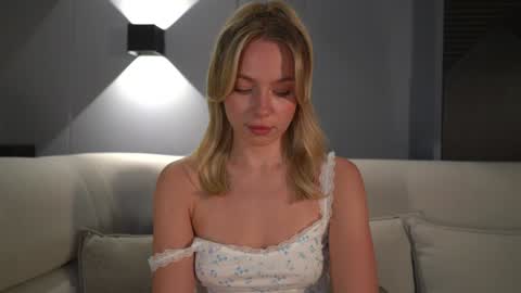 Snapshot of snow_is_falling chatting on 01.25.25 Candice Snow online show from 01.25.25