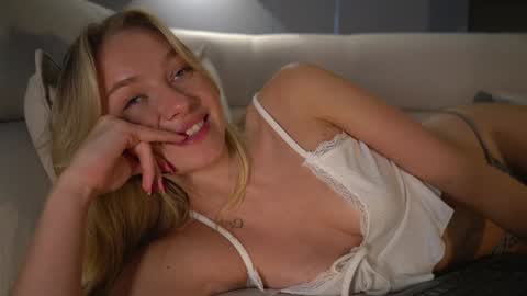 Snapshot of snow_is_falling chatting on 01.29.25 Candice Snow online show from 01.29.25