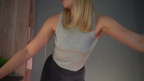 Snapshot of snow_is_falling chatting on 02.03.25 Candice Snow online show from 02.03.25