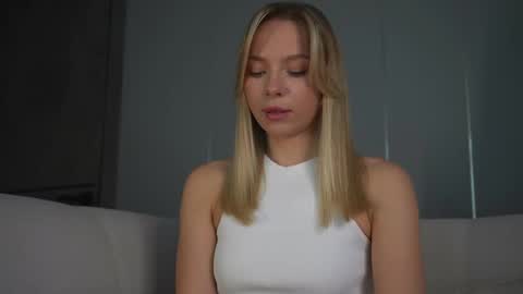 Snapshot of snow_is_falling chatting on 02.21.25 Candice Snow online show from 02.21.25