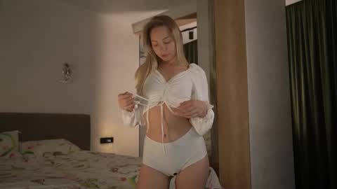 Candice Snow online show from 11.21.25